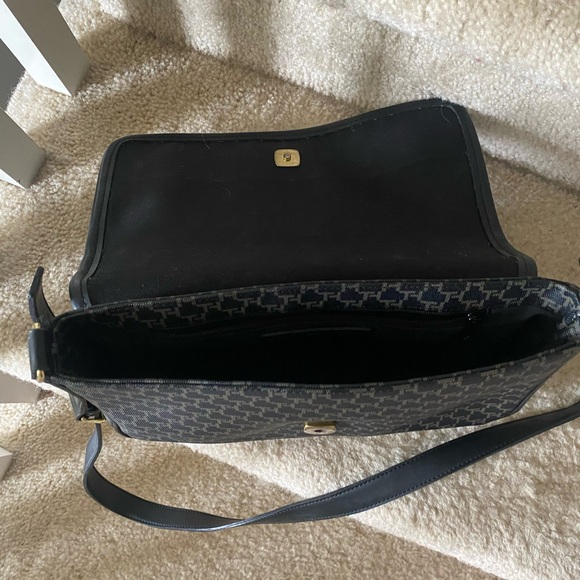 Tommy Hilfiger 9 1/2”x7” black handbag purse - Picture 7 of 10